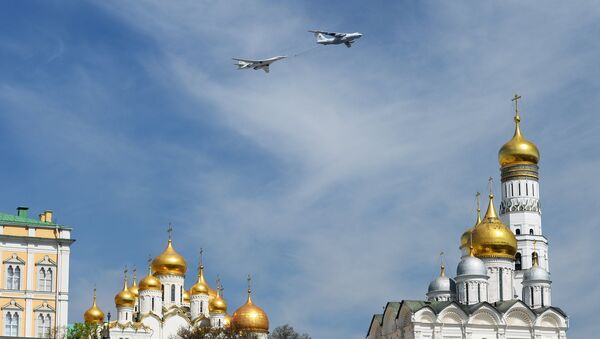 An Ilyushin Il-78 Midas air force tanker and a Tupolev Tu-95 Bear strategic bomber at the military parade to mark the 70th anniversary of Victory in the 1941-1945 Great Patriotic War - Sputnik International