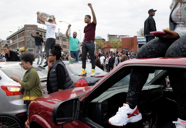 Baltimore police has ordered demonstrators gathering amid hearings in the Freddie Gray case to disperse or be arrested, US civil rights activist DeRay Mckesson said in a Twitter message on Wednesday Baltimore police has ordered demonstrators gathering amid hearings in the Freddie Gray case to disperse or be arrested, US civil rights activist DeRay Mckesson said in a Twitter message on Wednesday - Sputnik International