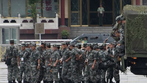 Chinese military arrive in Tiananmen Square to check shops around the square in Beijing - Sputnik International