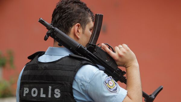 An armed Turkish police officer - Sputnik International