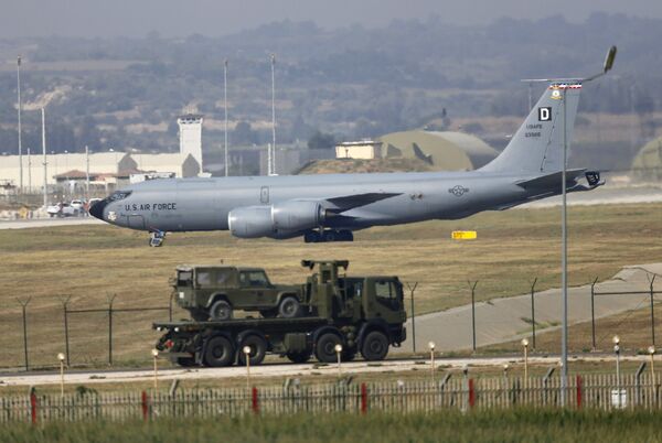 A U.S. Air Force Boeing KC-135R Stratotanker aerial refueling aircraft lands at Incirlik air base in Adana, Turkey, August 10, 2015 - Sputnik International