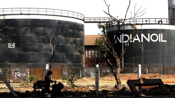 A cyclist walks past an Indian Oil company in Mumbai, India, (File) - Sputnik International