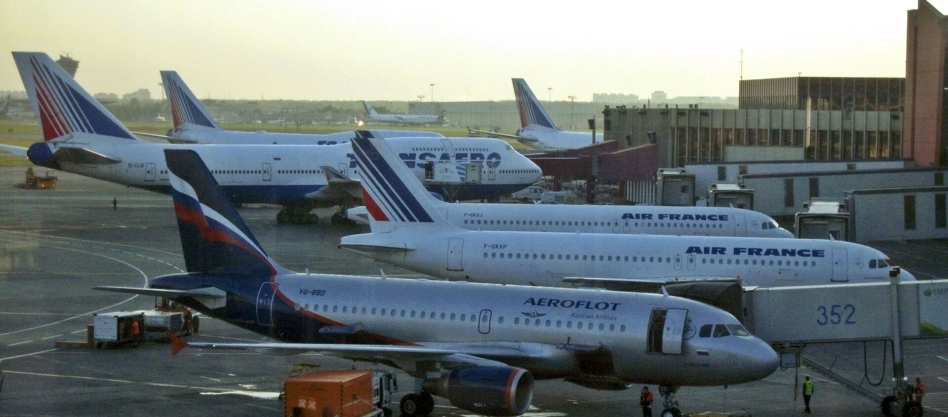 Passengers planes are parked on the tarmac of Moscow's Sheremetyevo airport, Russia - Sputnik International, 1920, 03.03.2016