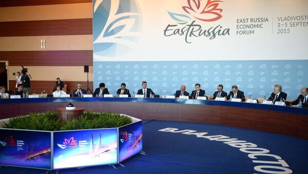 Participants of the key session The Future of the Asia-Pacific Region: Public-Private Cooperation: Project Eastern Vector during the Eastern Economic Forum in Vladivostok - Sputnik International