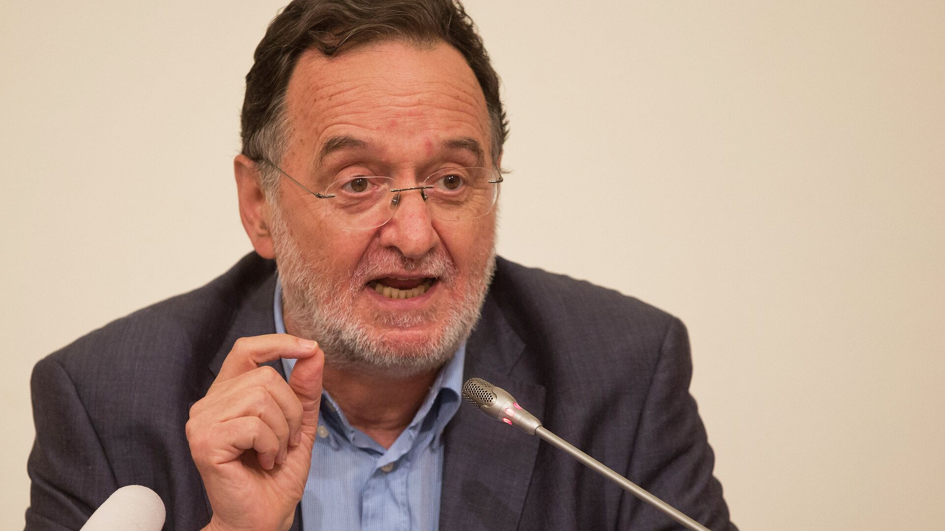 Former Energy Minister Panagiotis Lafazanis announces the formation of a new hardline left wing party called Popular Unity which he will lead, during press conference in Athens, on Friday, Aug. 21, 2015 - Sputnik International, 1920, 24.07.2022