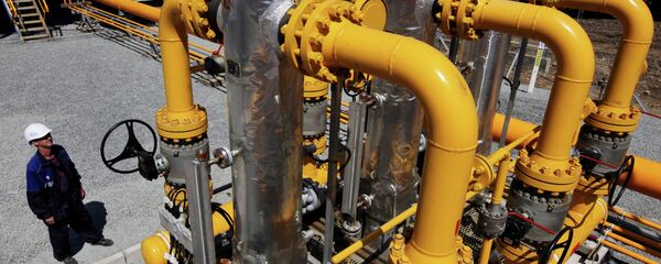 Work at the block separation unit for the gas distribution station. Construction of the pipeline from GDS Vladivostok on Russian island is part of preparations for the 2012 APEC summit in Vladivostok - Sputnik International