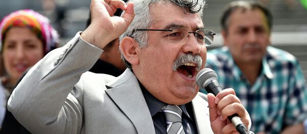 Zubeyir Aydar, president of the People's Congress of Kurdistan, addresses Kurdish protesters during a demonstration against alleged attacks perpetrated by the Turkish army against Kurds, in Brussels on August 8, 2015 - Sputnik International