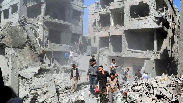 Syrians inspecting damage following an airstrike on the Damascus suburb of Douma, Syria, Saturday, Aug. 22, 2015 - Sputnik International
