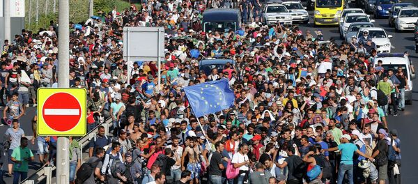 Migrants walk out of Budapest, Hungary, Friday, Sept. 4, 2015 Migrants walk out of Budapest, Hungary, Friday, Sept. 4, 2015 - Sputnik International