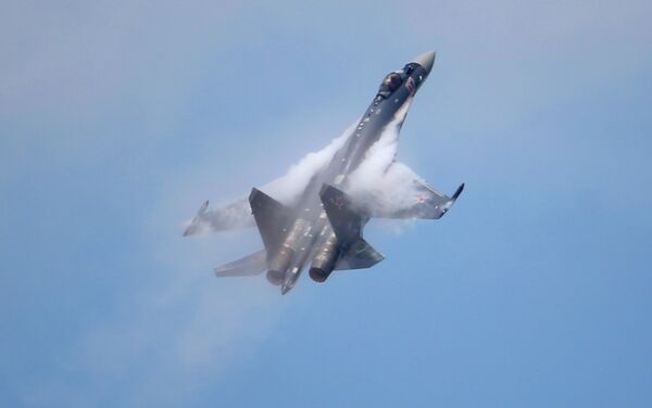 A Sukhoi Su-35 jetfigther performs its demonstration flight during the 50th Paris Air Show at Le Bourget airport, north of Paris, Thursday, June 20, 2013 - Sputnik International