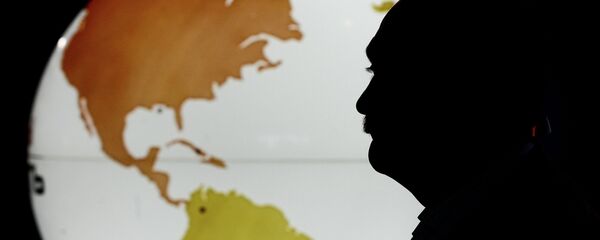 A silhouette of a man in front of the Western Hemisphere - Sputnik International