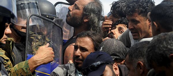 Migrants are blocked by Macedonian special police forces as they try to cross Greece's border into Macedonia, near the village of Idomeni, Greece, August 22, 2015 Migrants are blocked by Macedonian special police forces as they try to cross Greece's border into Macedonia, near the village of Idomeni, Greece, August 22, 2015 - Sputnik International