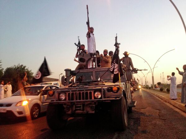 FILE - In this photo taken Monday, June 23, 2014, fighters from the Islamic State group parade in a commandeered Iraqi security forces armored vehicle down a main road at the northern city of Mosul, Iraq FILE - In this photo taken Monday, June 23, 2014, fighters from the Islamic State group parade in a commandeered Iraqi security forces armored vehicle down a main road at the northern city of Mosul, Iraq - Sputnik International