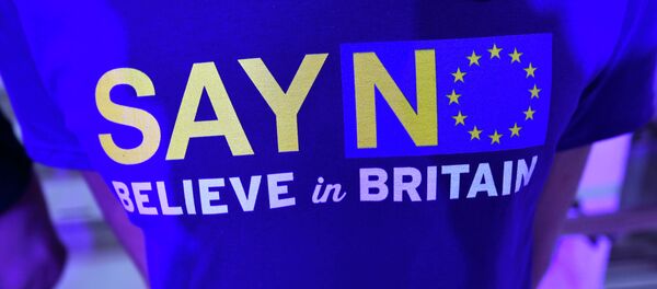 A supporter wears a tee-shirt as he waits for Nigel Farage, the leader of Britain's anti-EU UK Independence Party (UKIP) to speak at the launch of the party's EU referendum campaign, in London, Britain September 4, 2015 A supporter wears a tee-shirt as he waits for Nigel Farage, the leader of Britain's anti-EU UK Independence Party (UKIP) to speak at the launch of the party's EU referendum campaign, in London, Britain September 4, 2015 - Sputnik International
