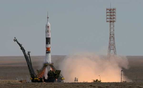 Soyuz TMA-18M launches from Baikonur Cosmodrome to take the long-duration expedition 45/46 to the International Space Station. - Sputnik International