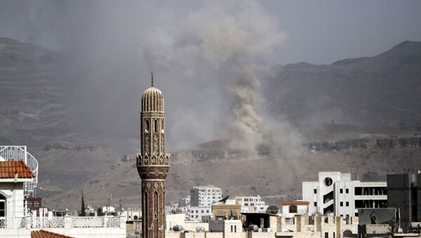 Smoke rises during an air strike on an army weapons depot on a mountain overlooking Yemen's capital Sanaa September 5, 2015 - Sputnik International