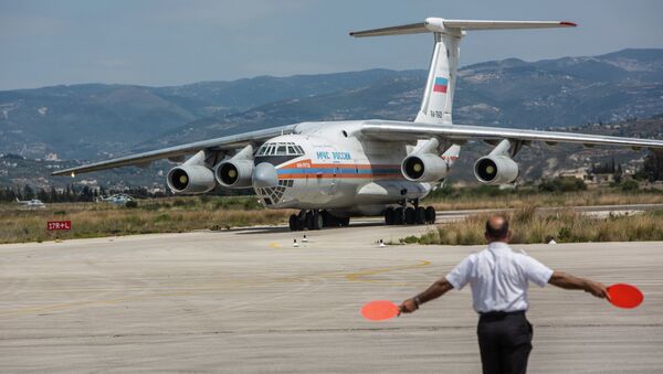 Russian EMERCOM plane with humanitarian aid for the people of Syria arrives to Latakia Airport in Syria. - Sputnik International