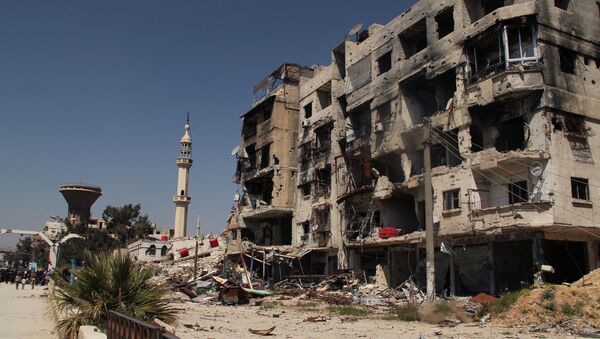 A damaged residential building in the Yarmouk refugee camp on the outskirts of Damascus - Sputnik International