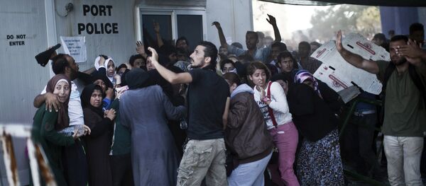 Migrants at a registration queue at the port of Mytilene on the Greek Aegean island of Lesbos on September 6, 2015 Migrants at a registration queue at the port of Mytilene on the Greek Aegean island of Lesbos on September 6, 2015 - Sputnik International