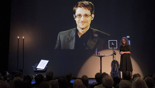 A chair is pictured on stage as former US National Security Agency contractor Edward Snowden. - Sputnik International