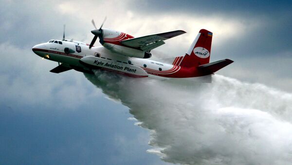 The Ukrainian made AN-32 firefighting aircraft pours water. - Sputnik International