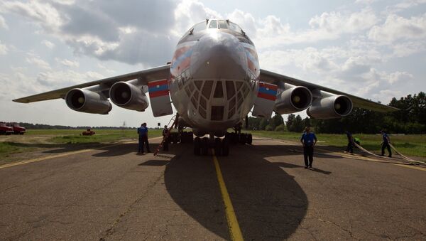 EMERCOM's Ilyushin 76 plane takes aboard water to battle wildfires - Sputnik International