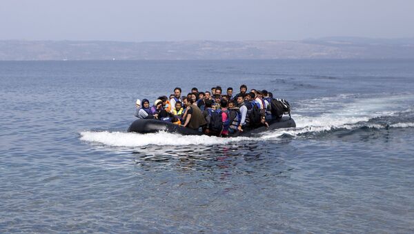 Afghan refugees arrive on a dinghy on the Greek island of Lesbos, September 9, 2015. - Sputnik International