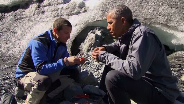Bear Prepares a Salmon Meal for President Obama - Running Wild with Bear Grylls - Sputnik International