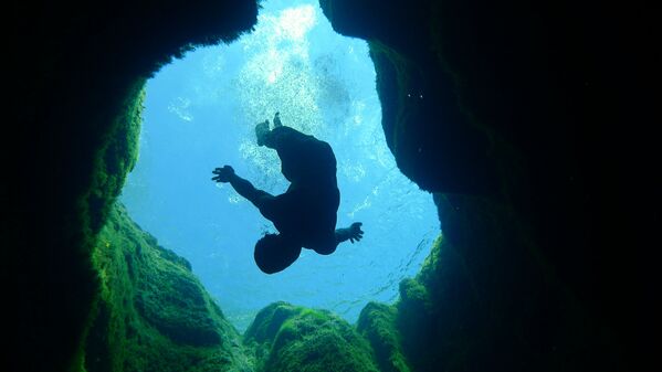 One of the most dangerous places to dive on Earth, Jacob's Well, in Texas, US. - Sputnik International