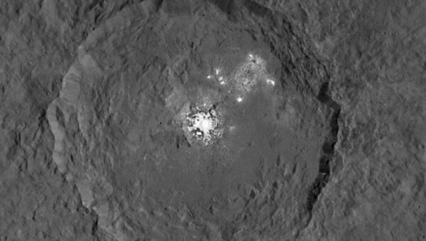 Occator Crater on dwarf planet Ceres, seen from orbit of 915 miles - Sputnik International