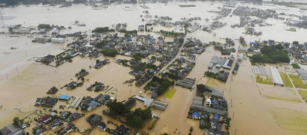An aerial view shows residential areas flooded by the Kinugawa river (top), caused by typhoon Etau in Joso, Ibaraki prefecture, Japan, in this photo taken by Kyodo September 10, 2015 - Sputnik International