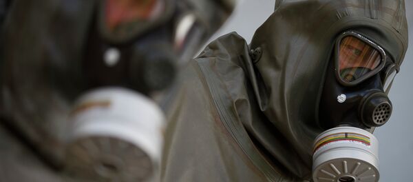 Employees in protective gear are seen during a demonstration in a chemical weapons disposal facility at GEKA (Gesellschaft zur Entsorgung von chemischen Kampfstoffen und Ruestungsaltlasten) in Munster, northern Germany, on October 30, 2013 - Sputnik International