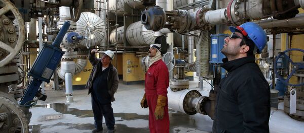 Iranian oil workers work at the Tehran's oil refinery south of the capital Tehran, Iran, Monday, Dec. 22, 2014 Iranian oil workers work at the Tehran's oil refinery south of the capital Tehran, Iran, Monday, Dec. 22, 2014 - Sputnik International