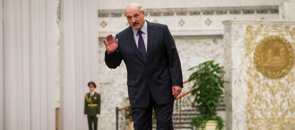 Belarusian President Alexander Lukashenko greets journalists as he attends the arrival ceremony in Minsk, Belarus, Wednesday, Feb. 11, 2015 Belarusian President Alexander Lukashenko greets journalists as he attends the arrival ceremony in Minsk, Belarus, Wednesday, Feb. 11, 2015 - Sputnik International