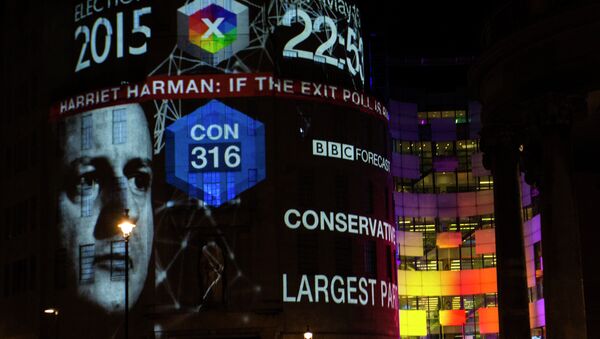 An exit poll predicting that the Conservative Party led by Prime Minister David Cameron will be the largest part with 316 seats is projected onto BBC Broadcasting House, Portland Place in London as voting finishes in Britain’s general election on May 7, 2015. - Sputnik International