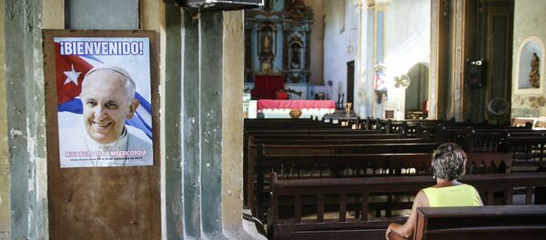 View of a poster of Pope Francis at a church in Santiago de Cuba province, Cuba on September 7, 2015 - Sputnik International