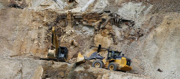 Environmental Protection Agency contractors repair damage at the site of the Gold King mine spill of toxic wastewater, outside Silverton, Colo., Wednesday, Aug. 12, 2015 Environmental Protection Agency contractors repair damage at the site of the Gold King mine spill of toxic wastewater, outside Silverton, Colo., Wednesday, Aug. 12, 2015 - Sputnik International