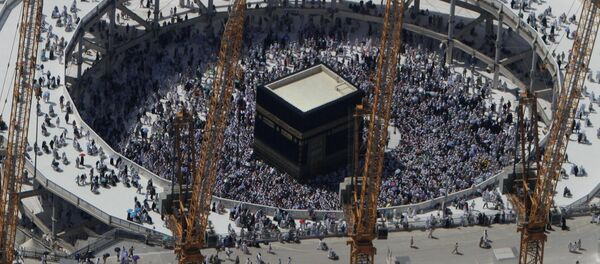 Cranes rise at the site of an expansion to the Grand Mosque as Muslim pilgrims circle counterclockwise around the Kaaba at the Grand Mosque in Mecca, Saudi Arabia, Wednesday, Oct. 16, 2013 Cranes rise at the site of an expansion to the Grand Mosque as Muslim pilgrims circle counterclockwise around the Kaaba at the Grand Mosque in Mecca, Saudi Arabia, Wednesday, Oct. 16, 2013 - Sputnik International