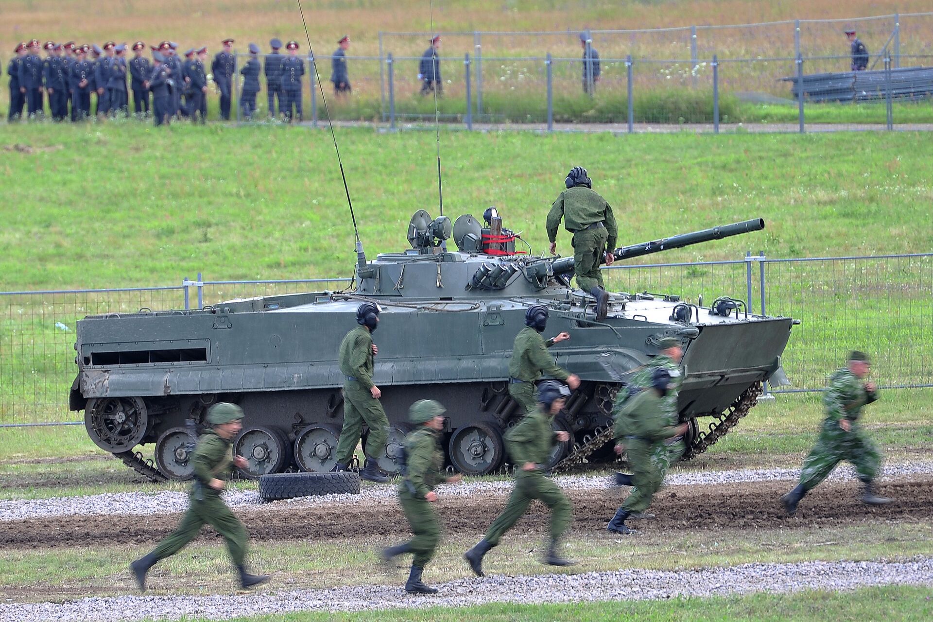 BMP 3 armored vehicle showcased at the 2nd International Forum 'Engineering Technologies 2012' in Zhukovsky outside Moscow - Sputnik International, 1920, 27.06.2023