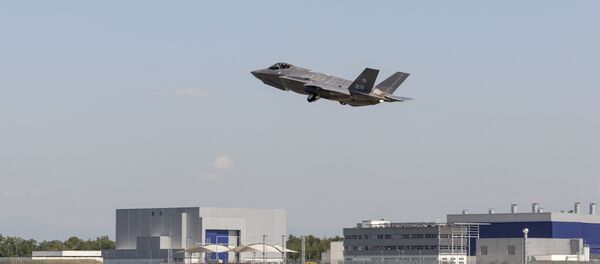 The first F-35A for the Italian Air Force, and the first F-35 built at the Cameri FACO, takes to the skies over Italy - Sputnik International