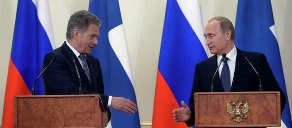 Russian President Vladimir Putin, right, and Finnish President Sauli Niinisto greet each other at a joint news conference in the Novo-Ogaryovo residence outside Moscow, Russia, Tuesday, June 16, 2015 Russian President Vladimir Putin, right, and Finnish President Sauli Niinisto greet each other at a joint news conference in the Novo-Ogaryovo residence outside Moscow, Russia, Tuesday, June 16, 2015 - Sputnik International