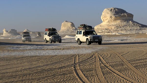 Four-wheel drive cars cross the sand dunes in the Egyptian western desert and the Bahariya Oasis, southwest of Cairo in picture taken May 15, 2015. Egyptian security forces killed 12 Mexicans and Egyptians and injured 10 by accident on Monday, mistaking a tourist convoy for militants they were chasing in the country's western desert, the ministry of interior said - Sputnik International