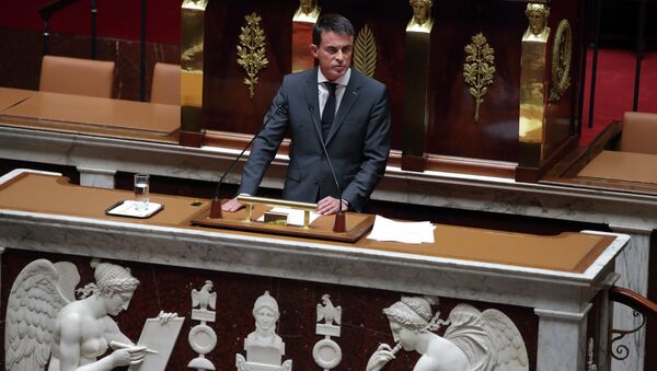 French Prime Minister Manuel Valls delivers a speech to explain France's decision to launch reconnaissance flights over Syria, at the National Assembly in Paris, France, September 15, 2015. - Sputnik International