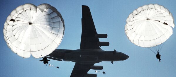 Airborne drop during the joint battalion tactical exercise of airborne troops from Russia Airborne drop during the joint battalion tactical exercise of airborne troops from Russia - Sputnik International