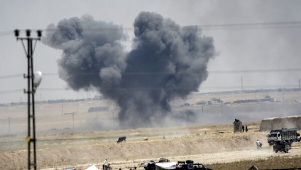 Black smoke billowing into sky after an airstrike. - Sputnik International