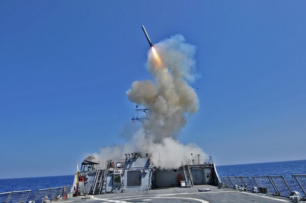 The guided missile destroyer USS Barry (DDG 52) launches a Tomahawk cruise missile - Sputnik International