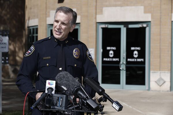 Irving police Chief Larry Boyd delivers a statement regarding Ahmed Mohamed, a 14-year-old student detained by police on Monday, during a news conference, Wednesday, Sept. 16, 2015, in Irving, Texas. - Sputnik International