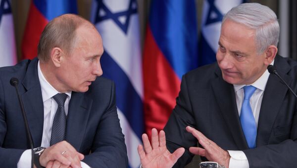 Russian President Vladimir Putin, left, listens to his host Israeli Prime Minister Benjamin Netanyahu as they prepare to deliver joint statements after their meeting and a lunch in the Israeli leader's Jerusalem residence, Monday, June 25, 2012 - Sputnik International