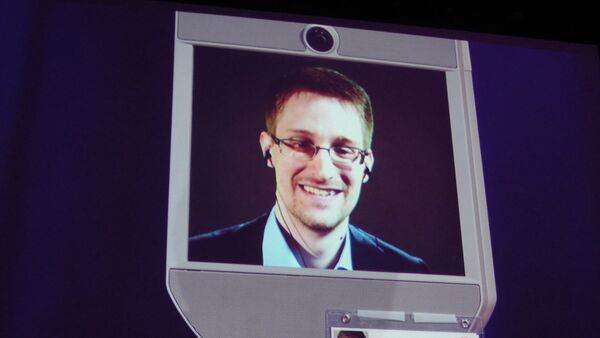 Former NSA contractor Edward Snowden appears by remote-controlled robot at a TED conference in Vancouver on March 18, 2014. - Sputnik International