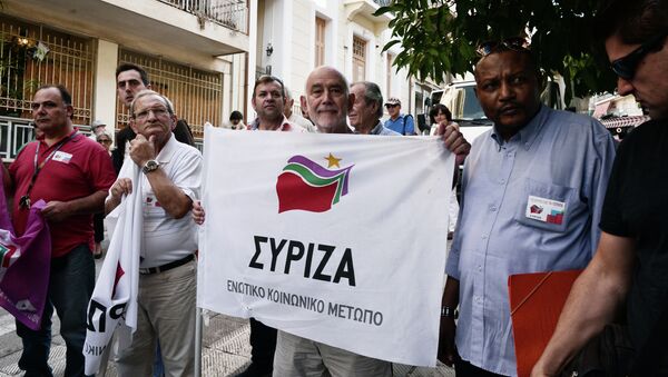 Supporters of the Greek radical-left Syriza party hold flags of the party as they wait for the left-wing leader and former minister Alexis Tsipras outside a polling station in central Athens on September 20, 2015 - Sputnik International